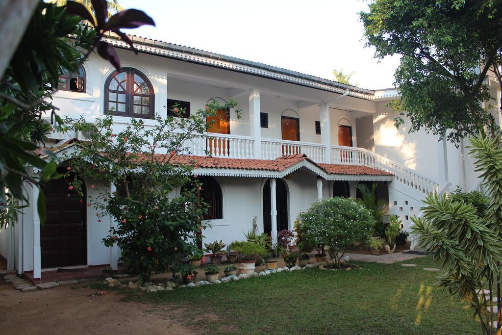 Hideaway Hikkaduwa Hotel Buitenkant foto