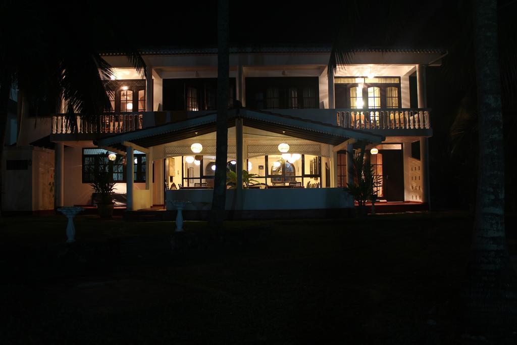 Hideaway Hikkaduwa Hotel Buitenkant foto